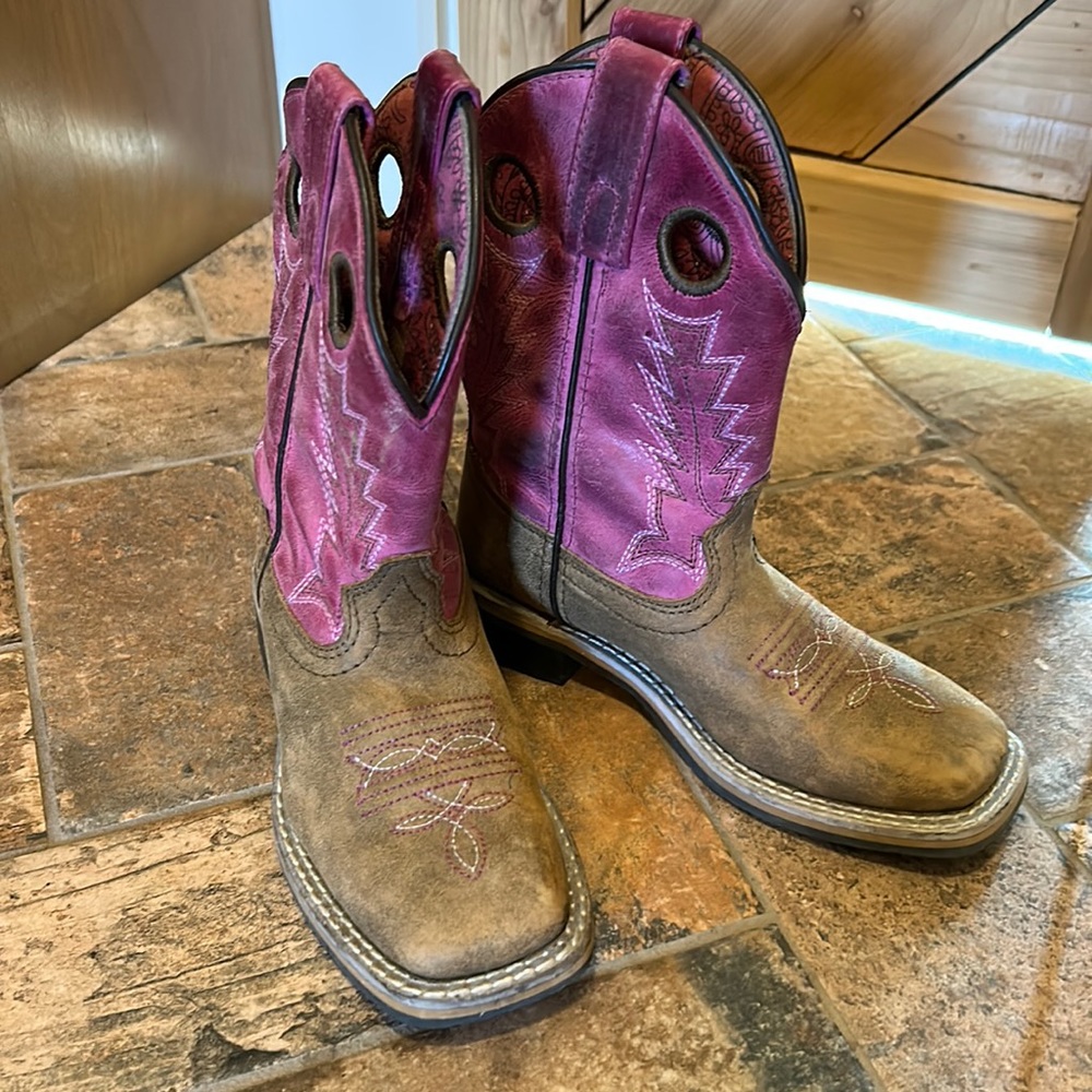 Kids boots, size 12 kids.